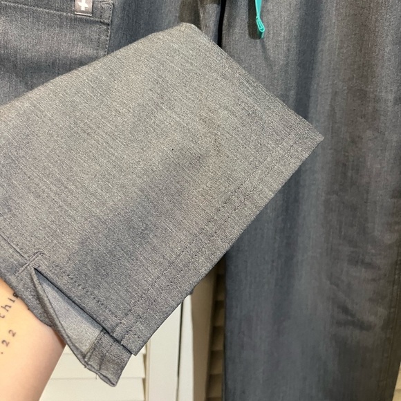 FIGS Kade Cargo Scrub Pants Graphite T21004P - Picture 11 of 13